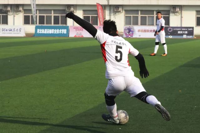 周琦23分沃特森22分 广东11连胜终结广州7连胜